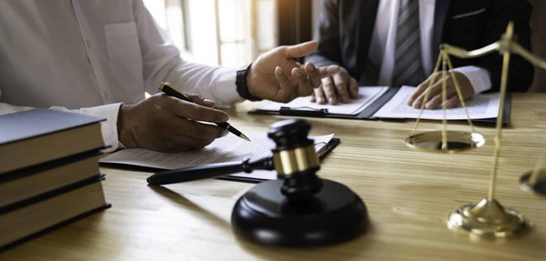 Notre guide comparatif pour vous aider à choisir entre le portage salarial et le statut d'auto-entrepreneur